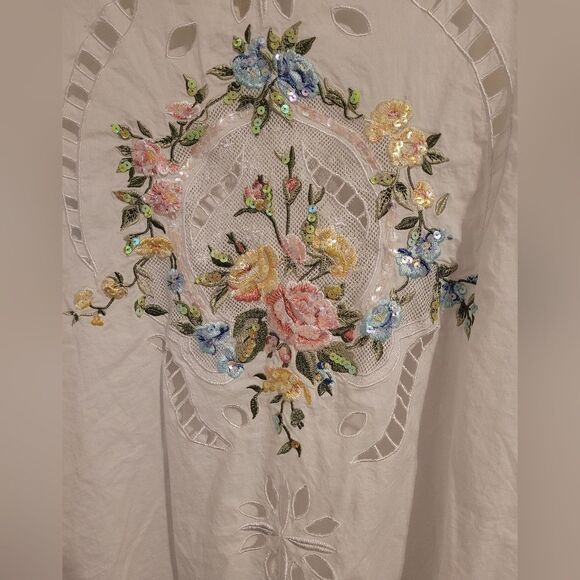 Beautiful floral embroidered and sequin cut out top - Picture 4 of 11